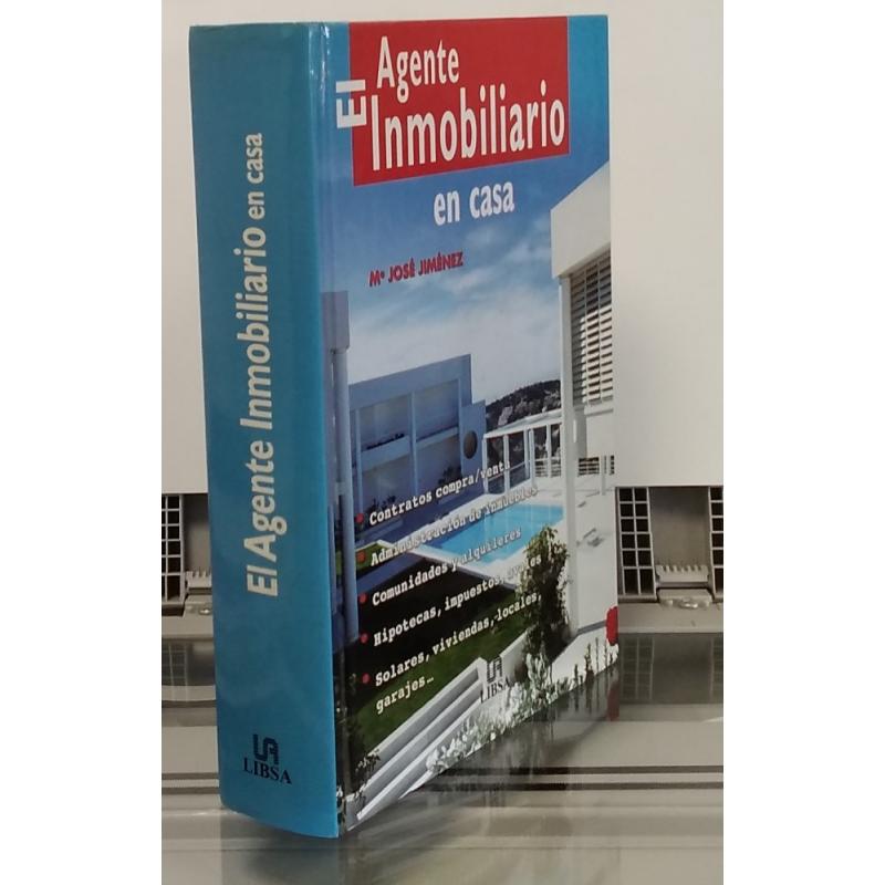 El agente inmobiliario en casa